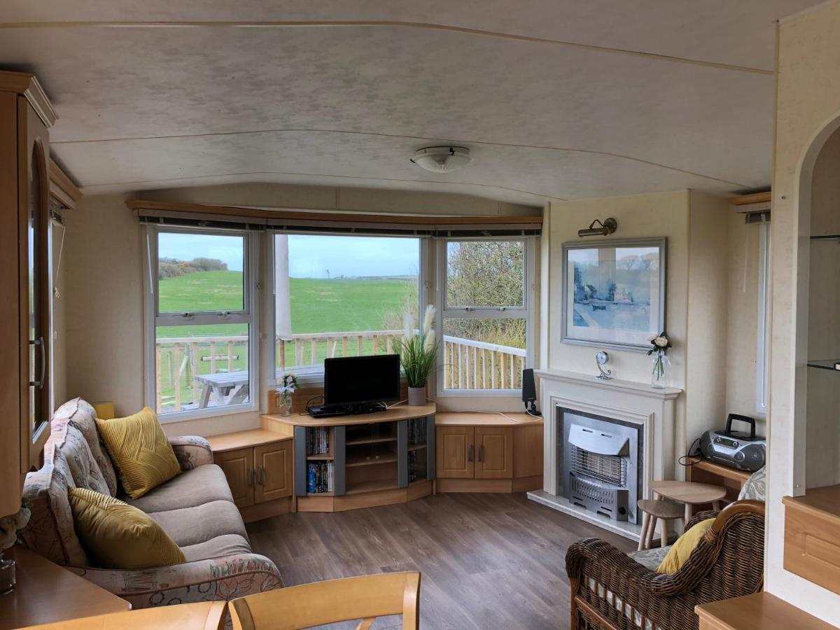 Captivating 2-Bed Static Caravan In Holyhead Llanfachraeth Zewnętrze zdjęcie