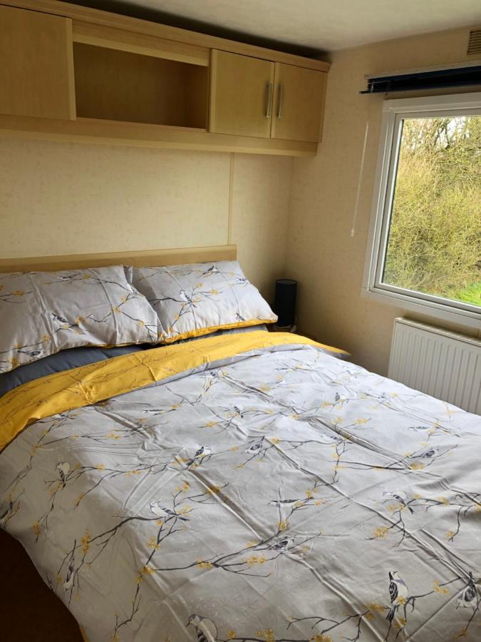Captivating 2-Bed Static Caravan In Holyhead Llanfachraeth Zewnętrze zdjęcie