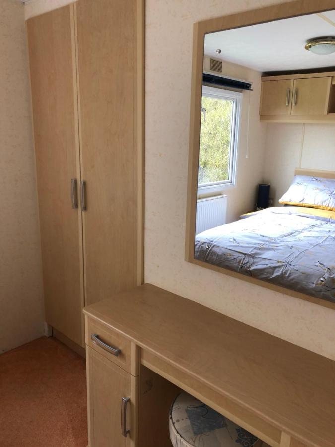 Captivating 2-Bed Static Caravan In Holyhead Llanfachraeth Zewnętrze zdjęcie