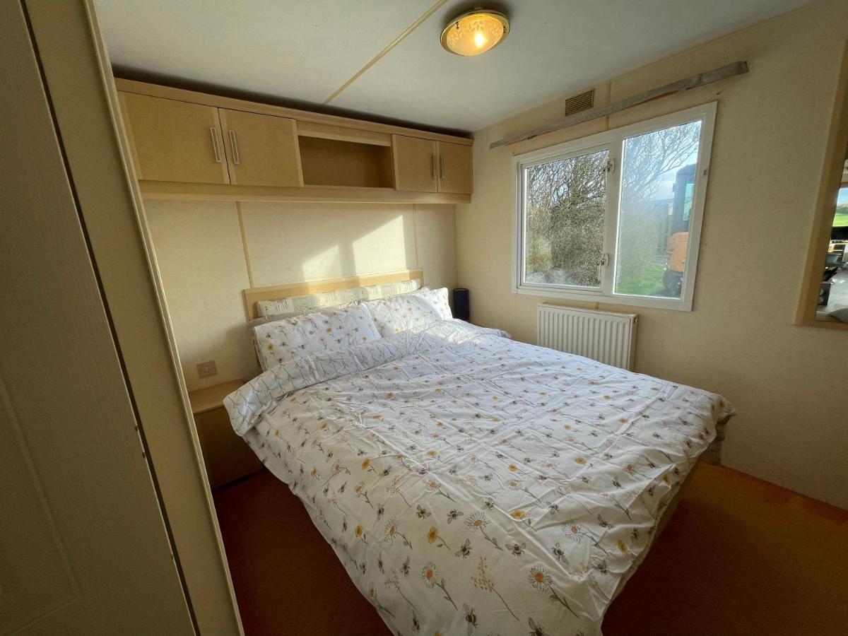Captivating 2-Bed Static Caravan In Holyhead Llanfachraeth Zewnętrze zdjęcie