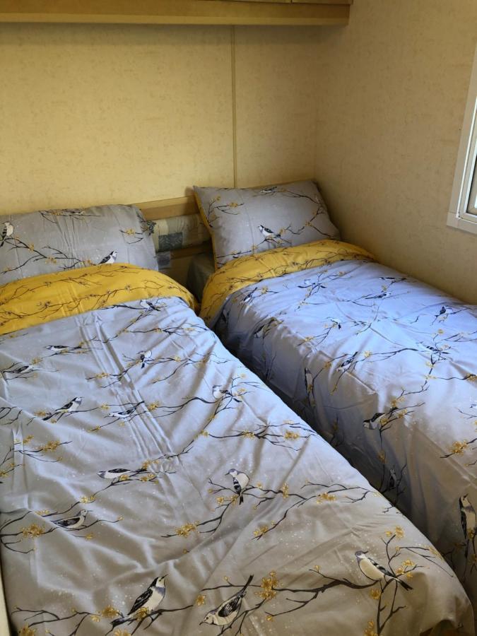 Captivating 2-Bed Static Caravan In Holyhead Llanfachraeth Zewnętrze zdjęcie