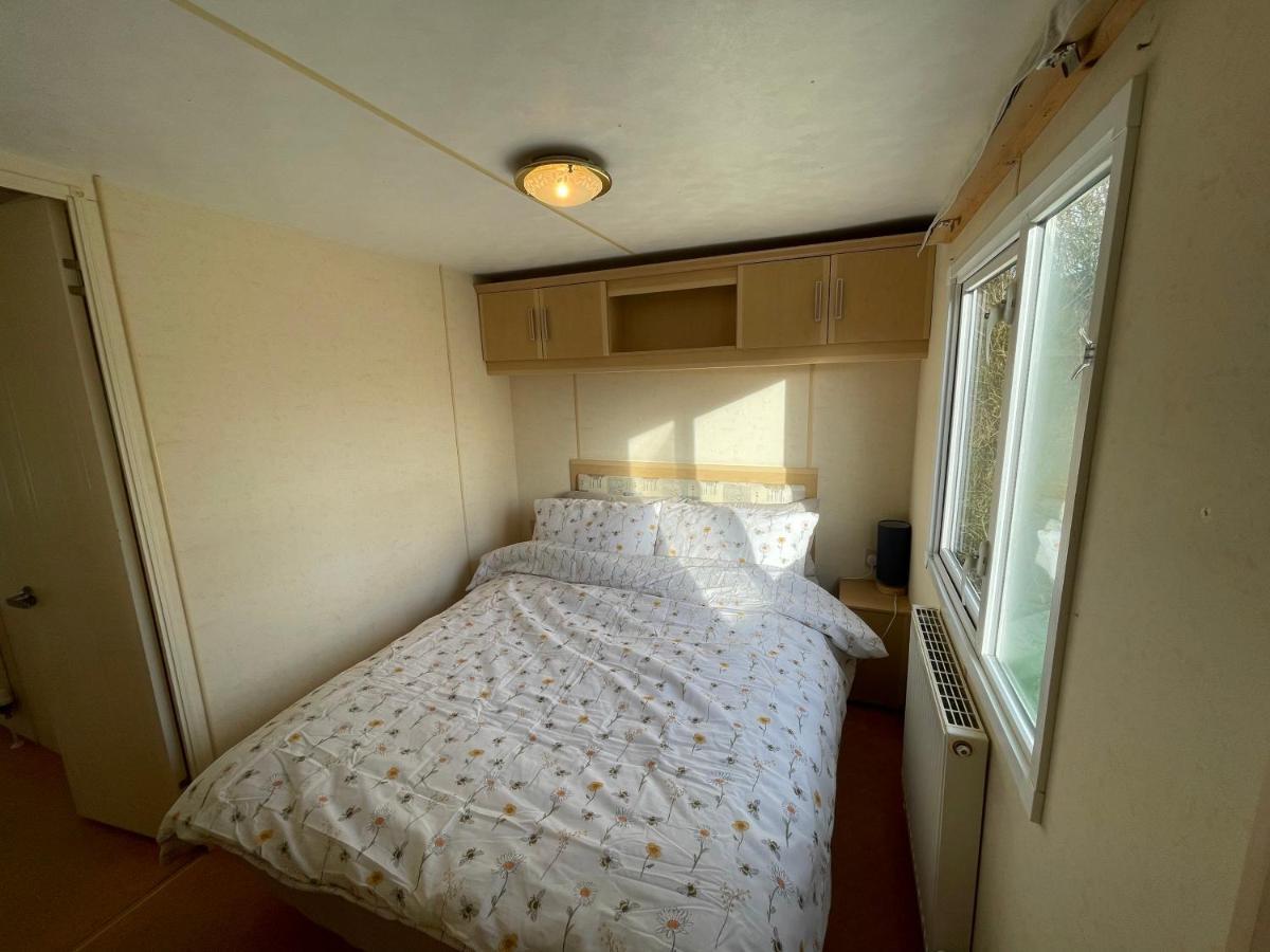 Captivating 2-Bed Static Caravan In Holyhead Llanfachraeth Zewnętrze zdjęcie