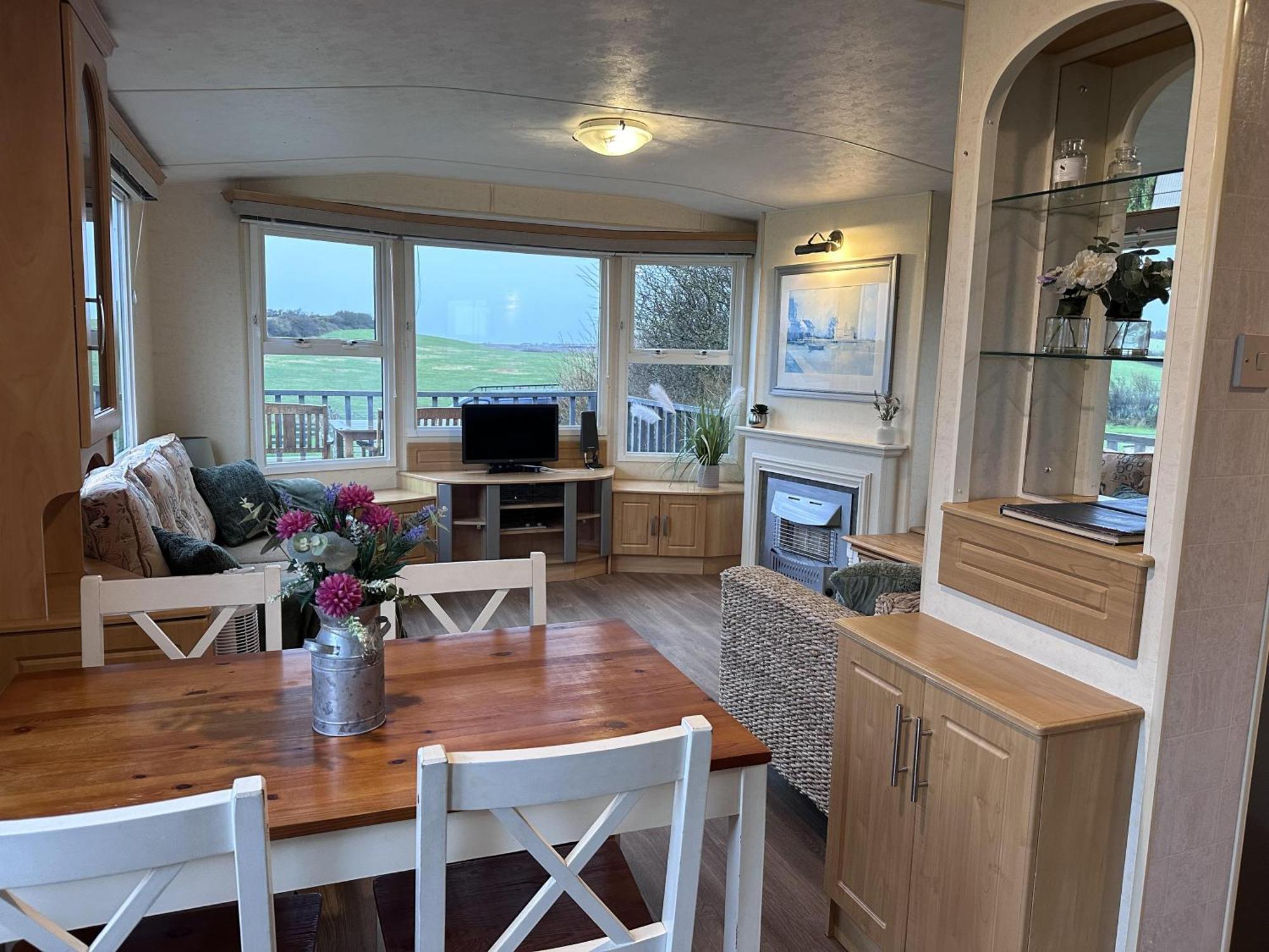 Captivating 2-Bed Static Caravan In Holyhead Llanfachraeth Zewnętrze zdjęcie